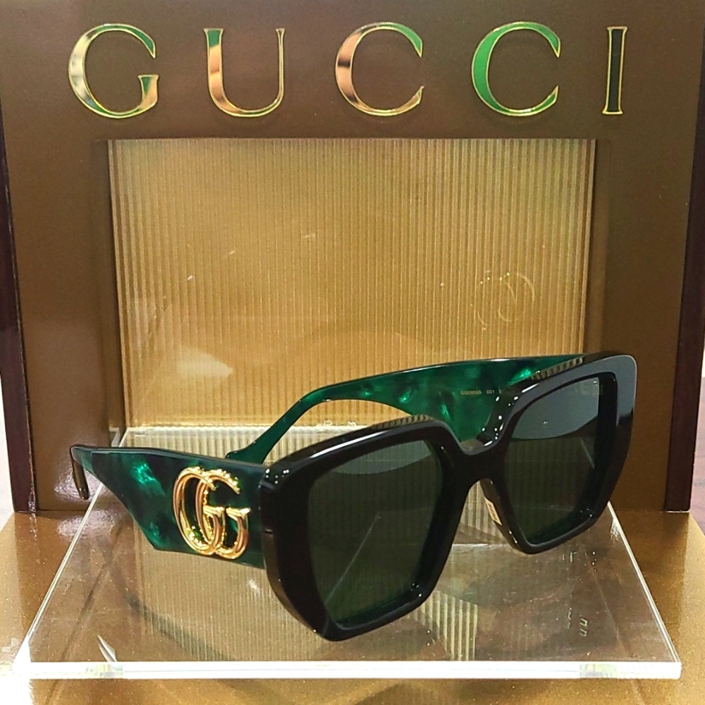 New & Auth. Gucci GG 0956S w. Factory essentials